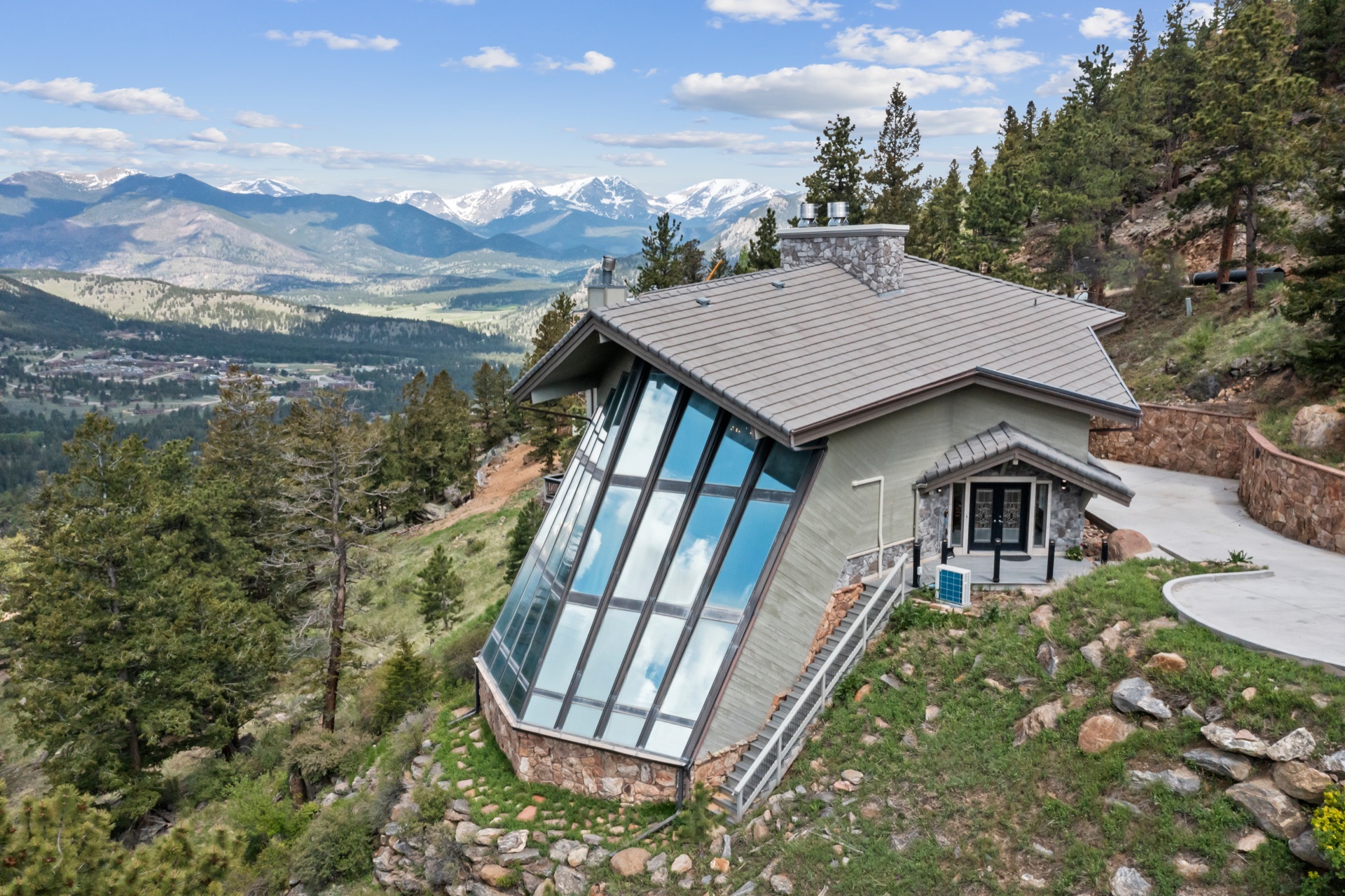 Aerial view of Casa de Cristal perched on Ram's Horn Mountain with panoramic Rocky Mountain views