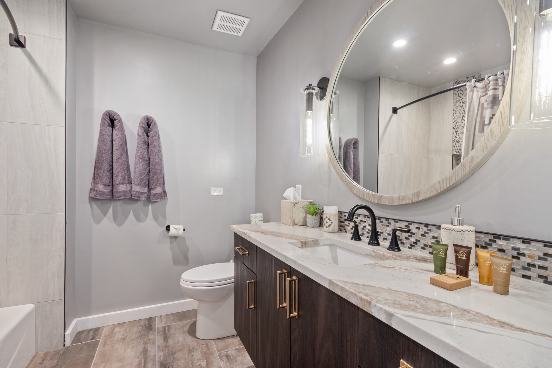 Upstairs bathroom for the upstairs queen bedroom