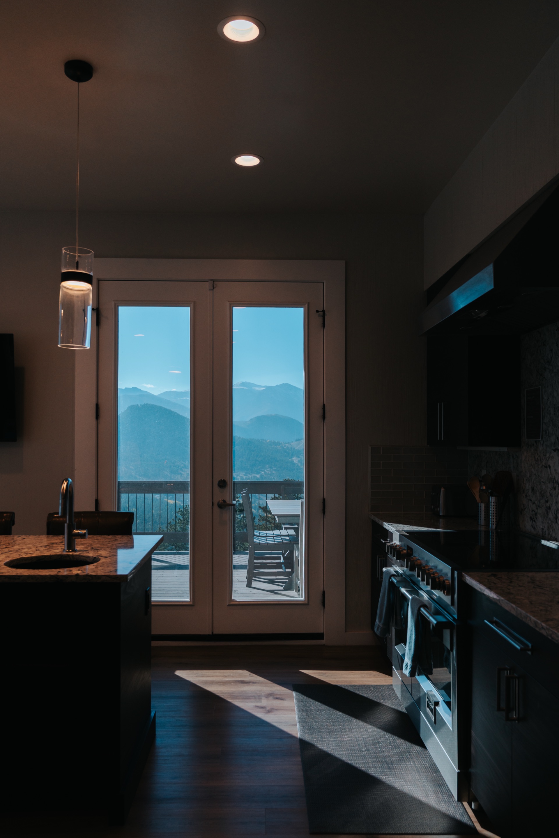 Casa de Cristal gourmet kitchen with dual refrigerators, induction cooktop, and expansive dining