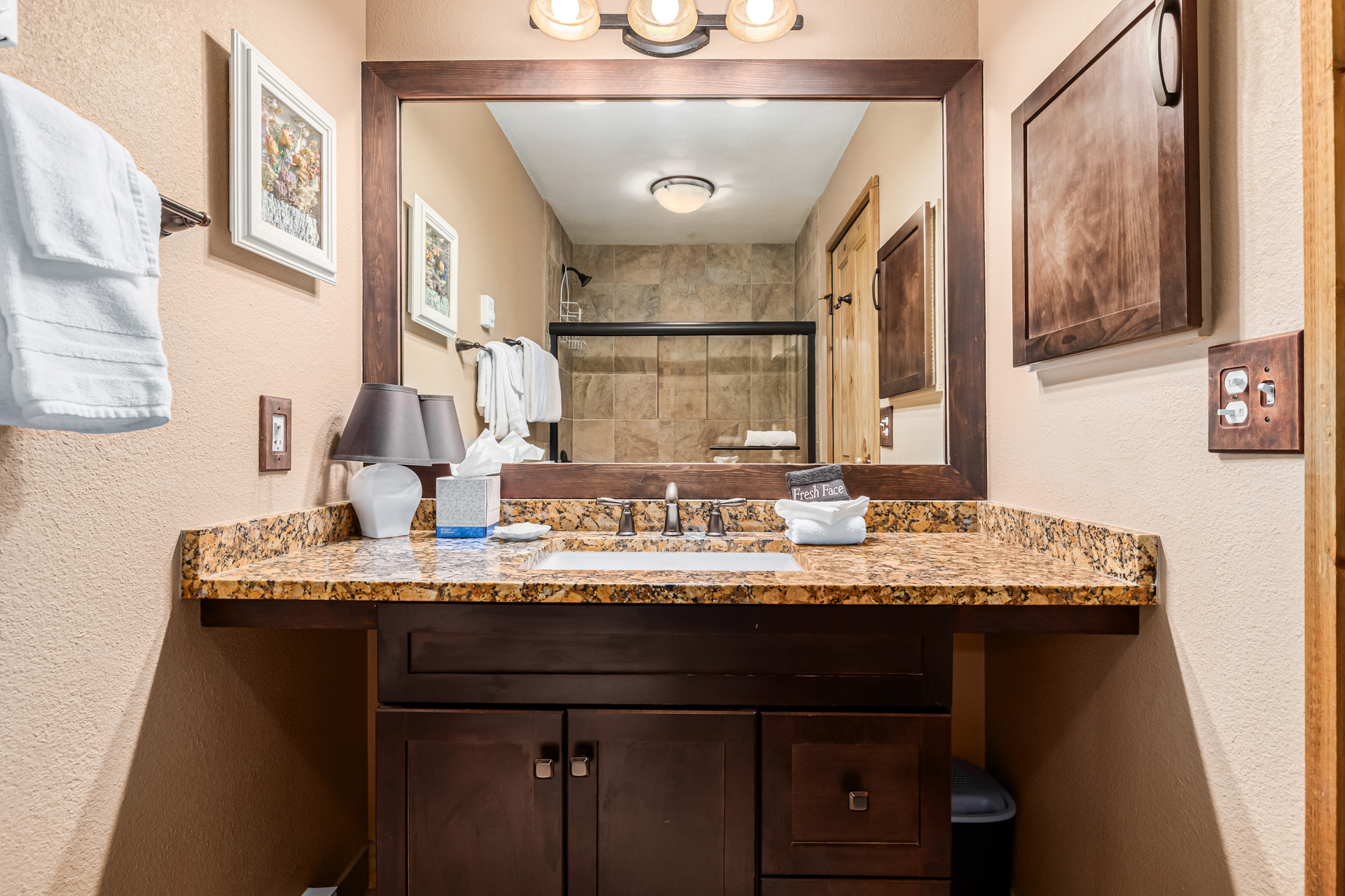 Granite vanity & oversized mirror in main townhouse bath