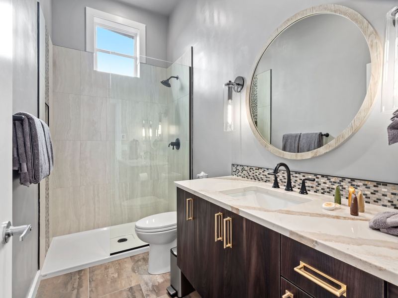 Main level full bathroom